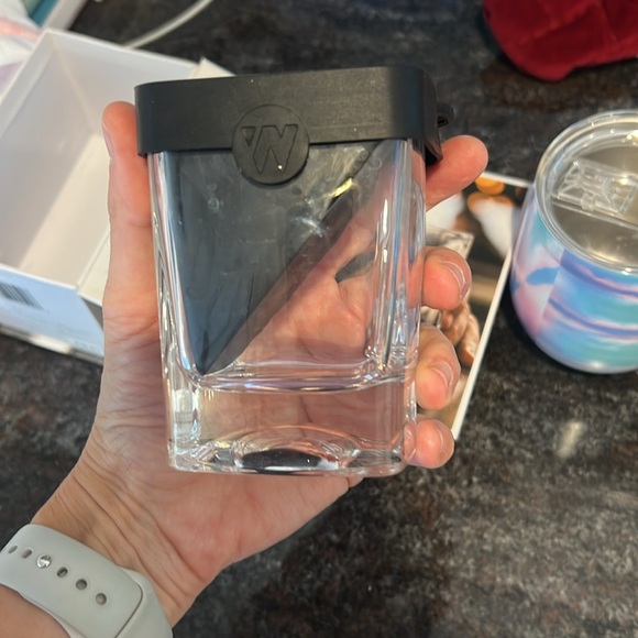 VEUC used 1x CORKSICLE whiskey wedge and insulated glass tumbler - Picture 8 of 11